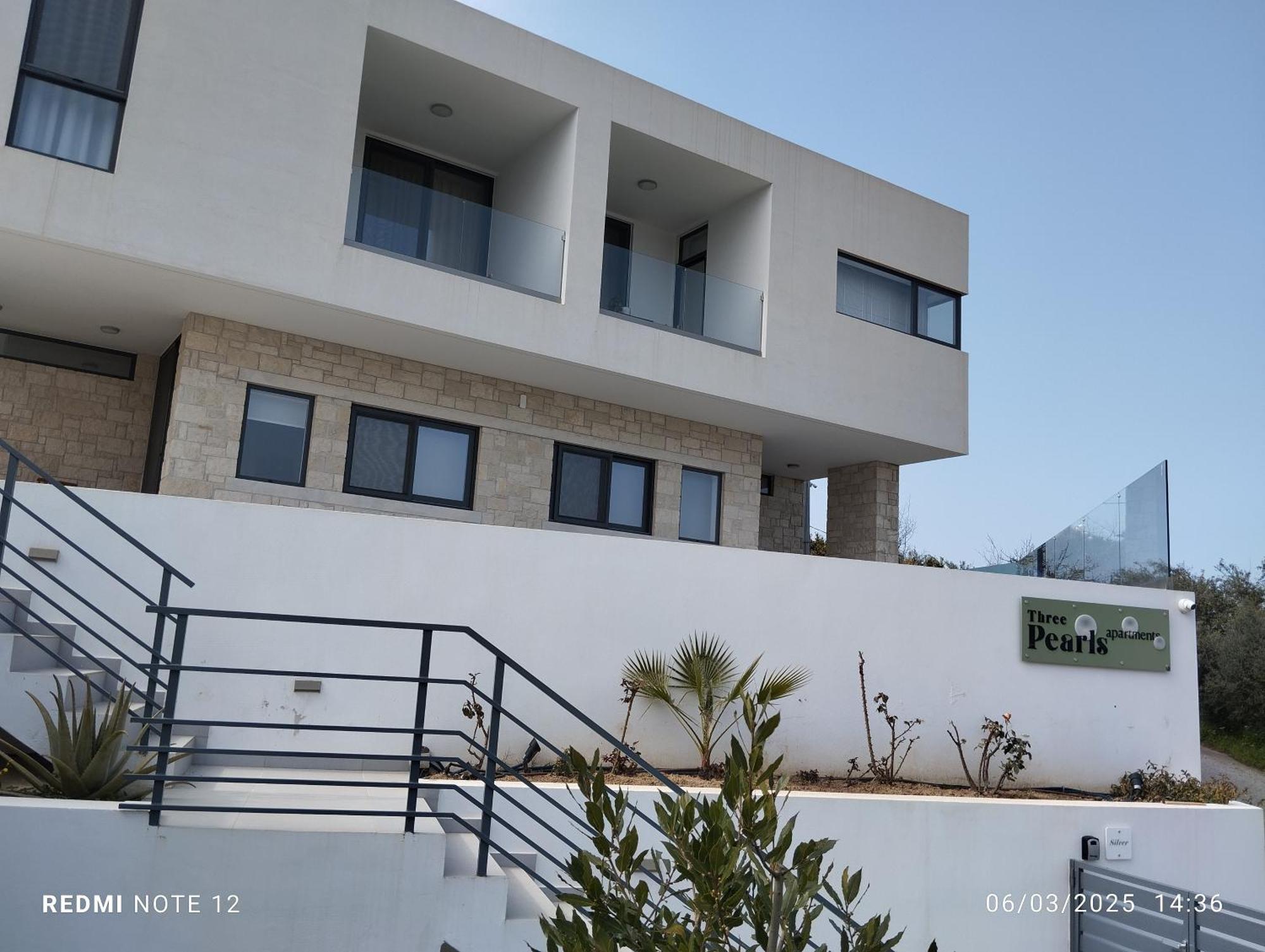 Cream Cozy Getaway - 3 Pearls Pool Retreat Apartment Dempla Exterior foto